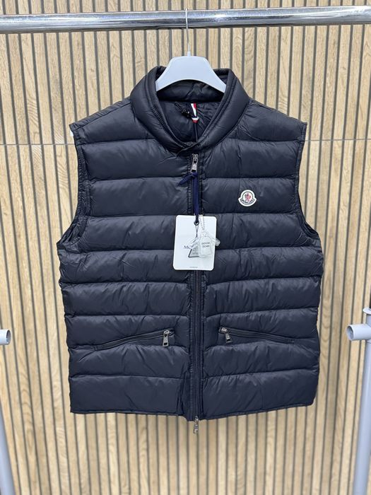 Vesta barbati m.o.n.c.l.e.r M si L