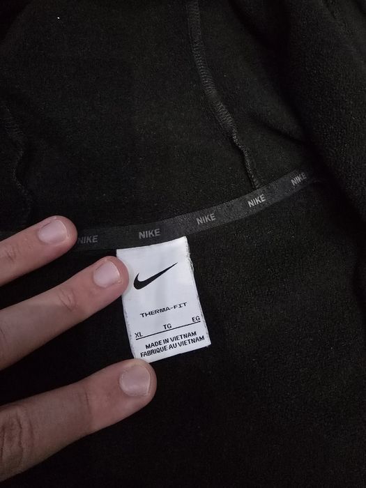 Продавам суичър Nike