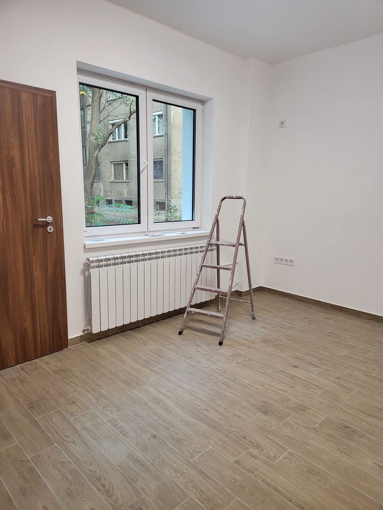Дава се под наем Офис в София, Връбница 2 - 52 кв.м за 900 € - Снимка #1