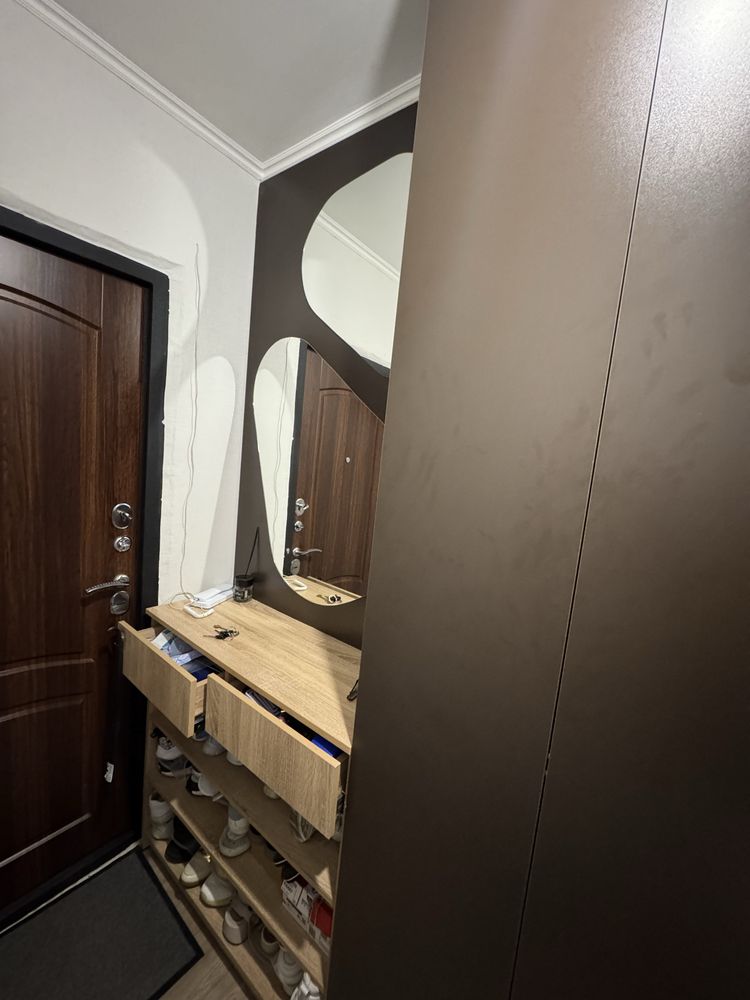 Продам шкаф в прихожую