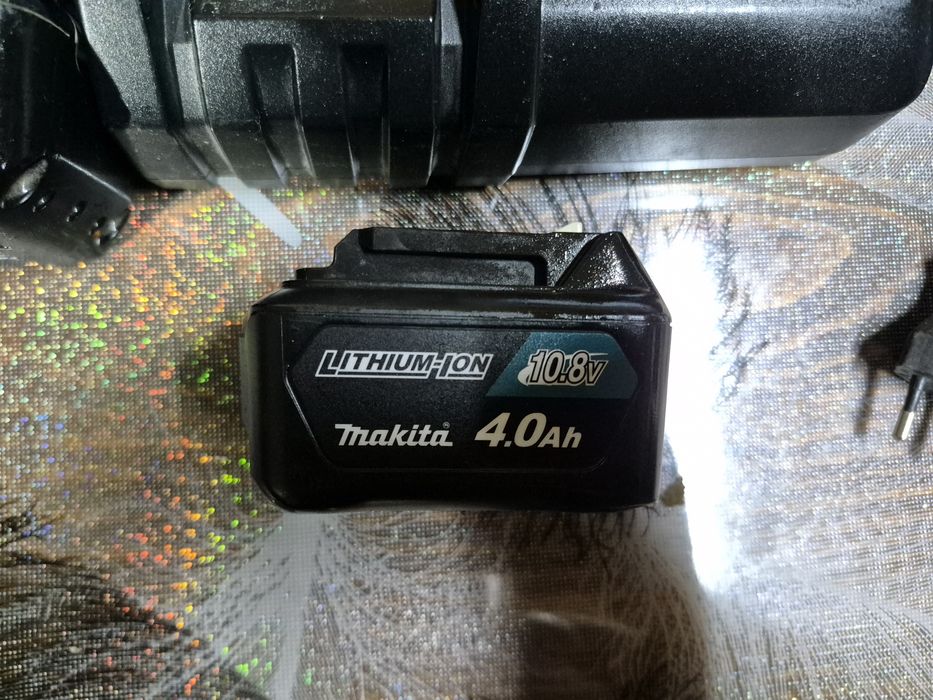 Acumulator baterie MAKITA 18v 4  5 ah si Incarcator MAKITA DC 18