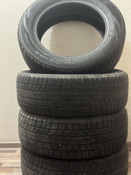 TRIANGLE 235/60/R18