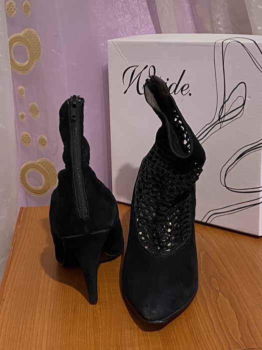 Vând pantofi goth plasă