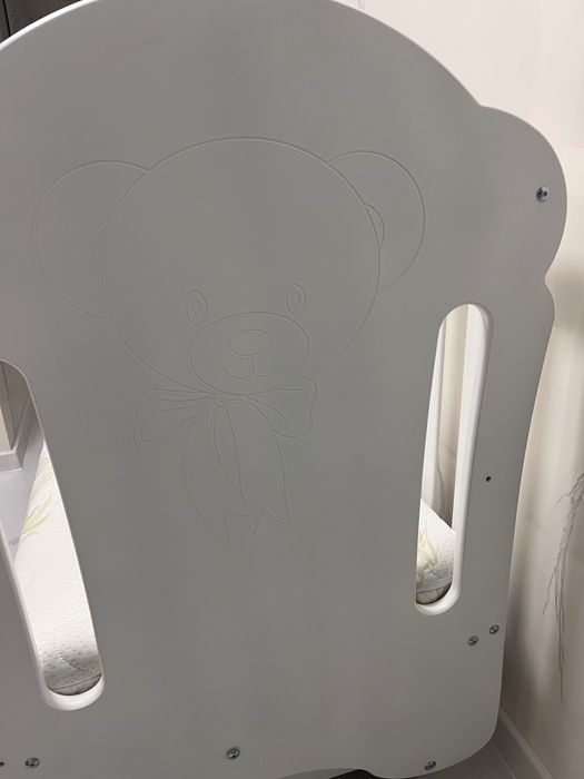 Бебешко легло/креватче с люлеещ механизъм