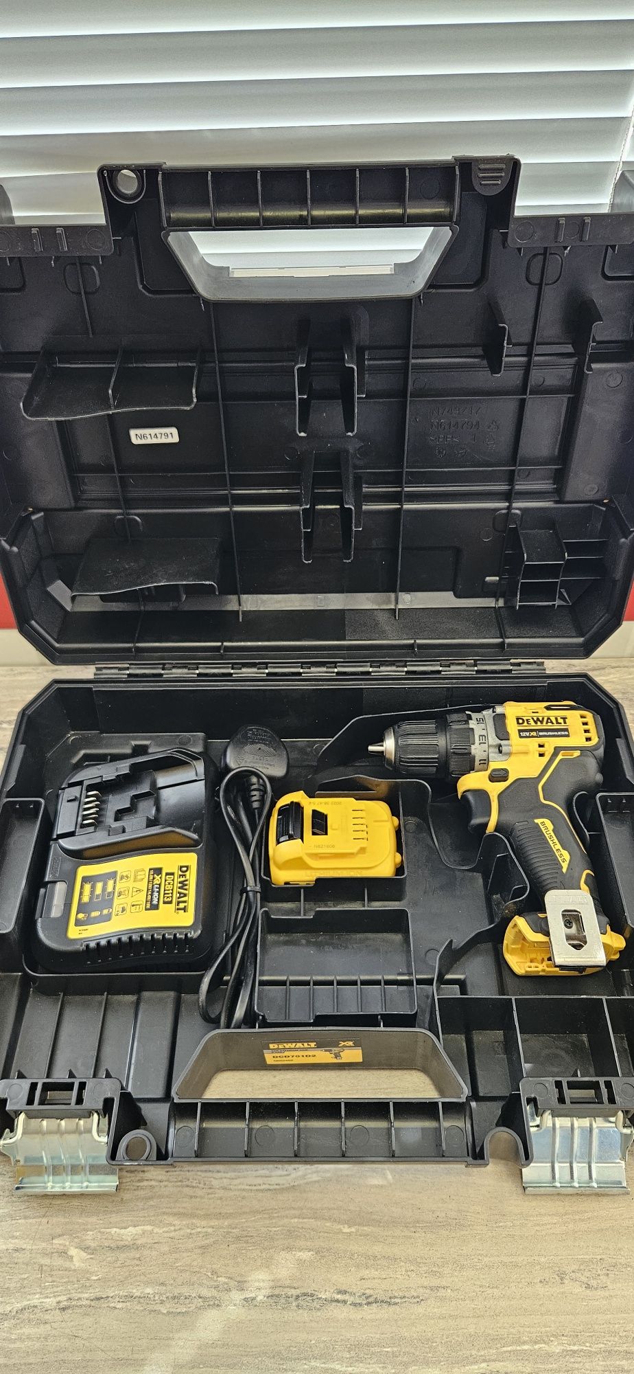 Dewalt Винтоверт Комплект DCD701D2 с куфър,зарядно и батерия
