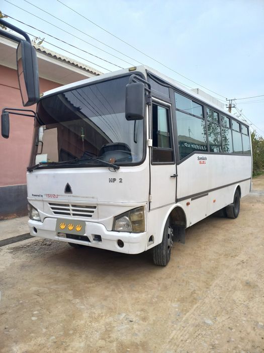 Isuzi NP 21 avtbus