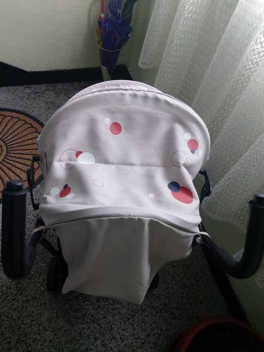 лятна количка като чадър