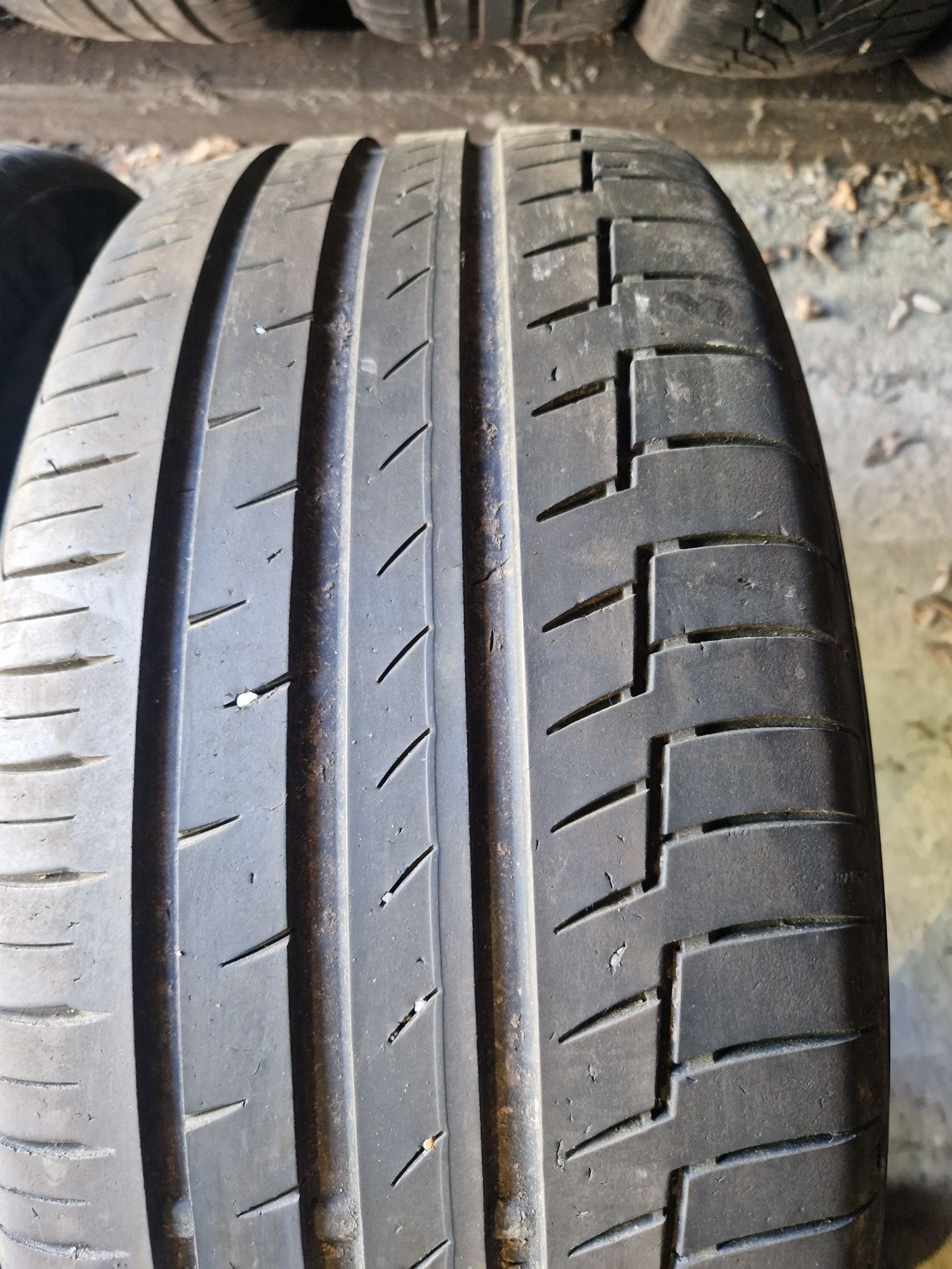 235 45 r19 continental