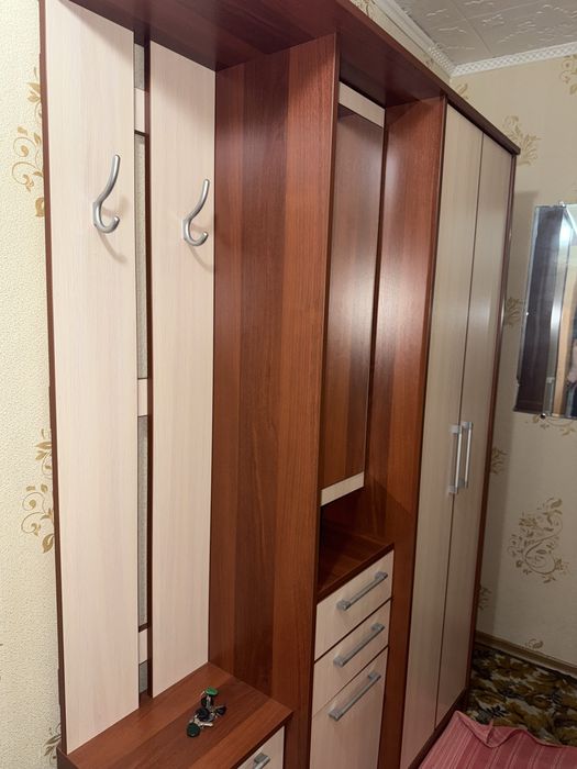 Стенка в прихожую