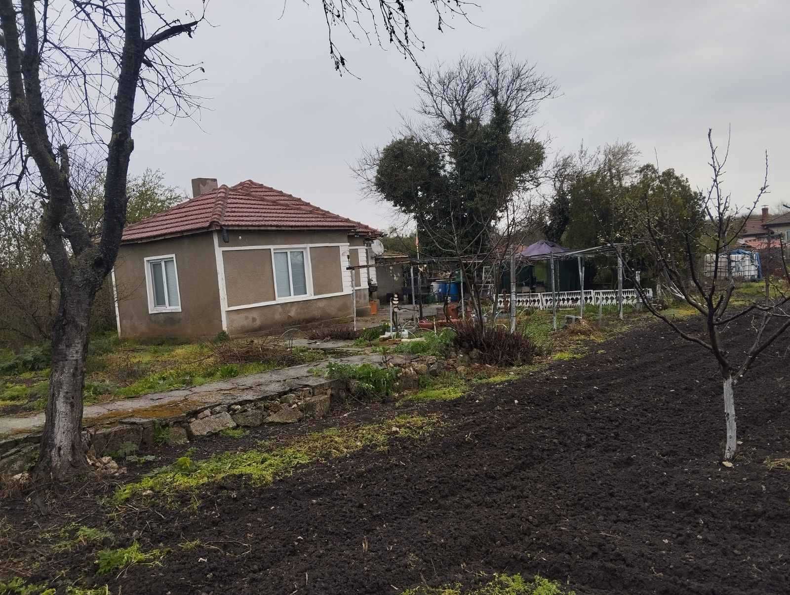 Къща с голям двор в Раковски