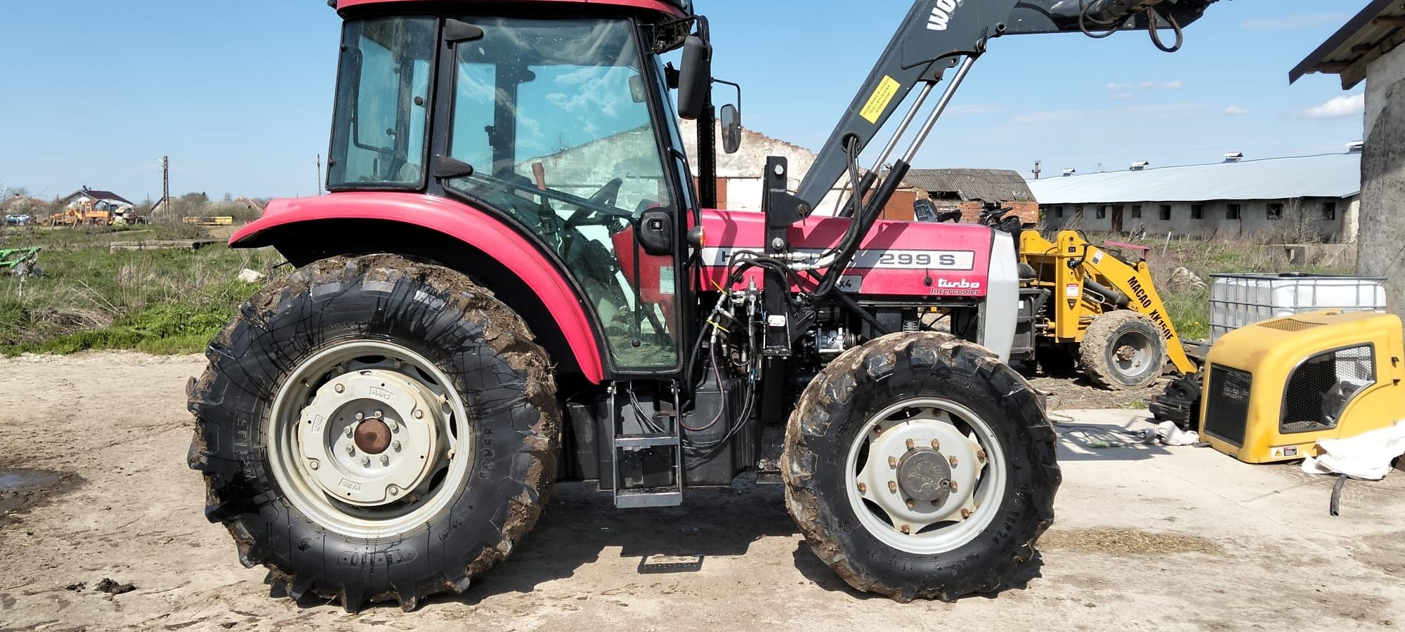 Vand/schimb cu bovine ANGUS, 2 TRACTOARE - HARS 299S cu incarcator si