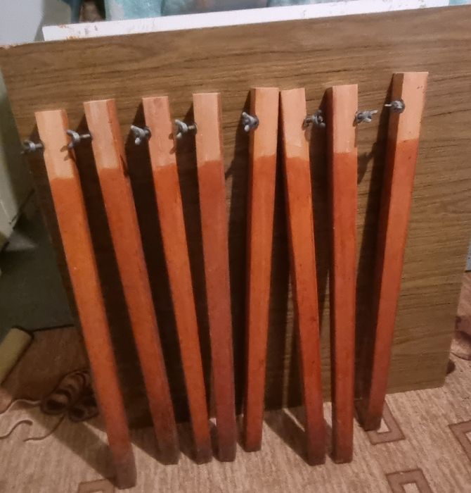 Две кухненски маси със сглобяеми крака 40 лв бр.