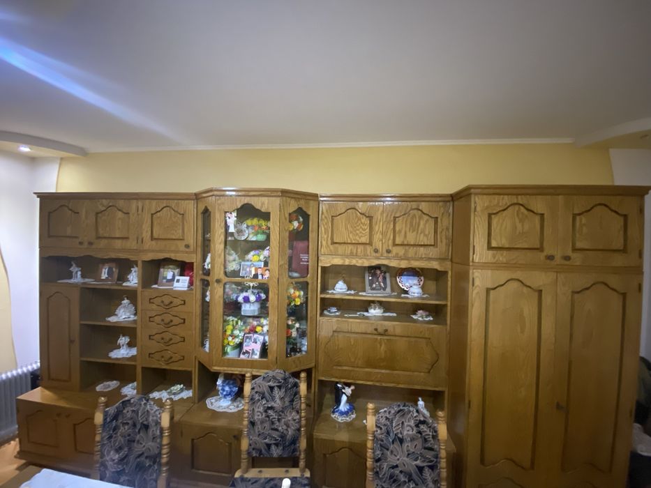 Vând mobilă din lemn masiv