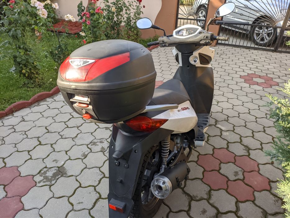 Vând scuter 125cc motorizare Honda sh