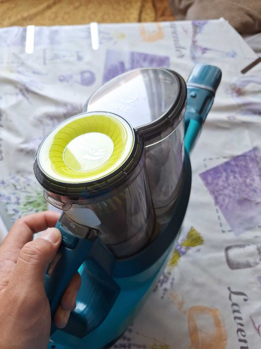 Вертикална акумулаторна прахосмукачка PHILIPS