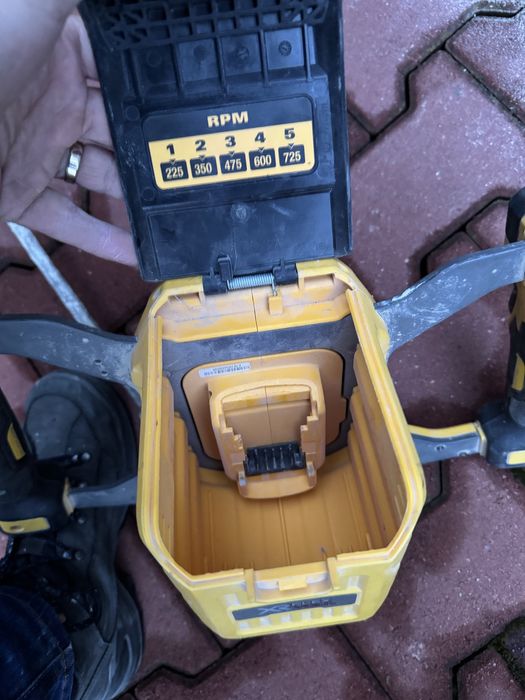 Malaxor pe baterie Dewalt DCD240 54volti