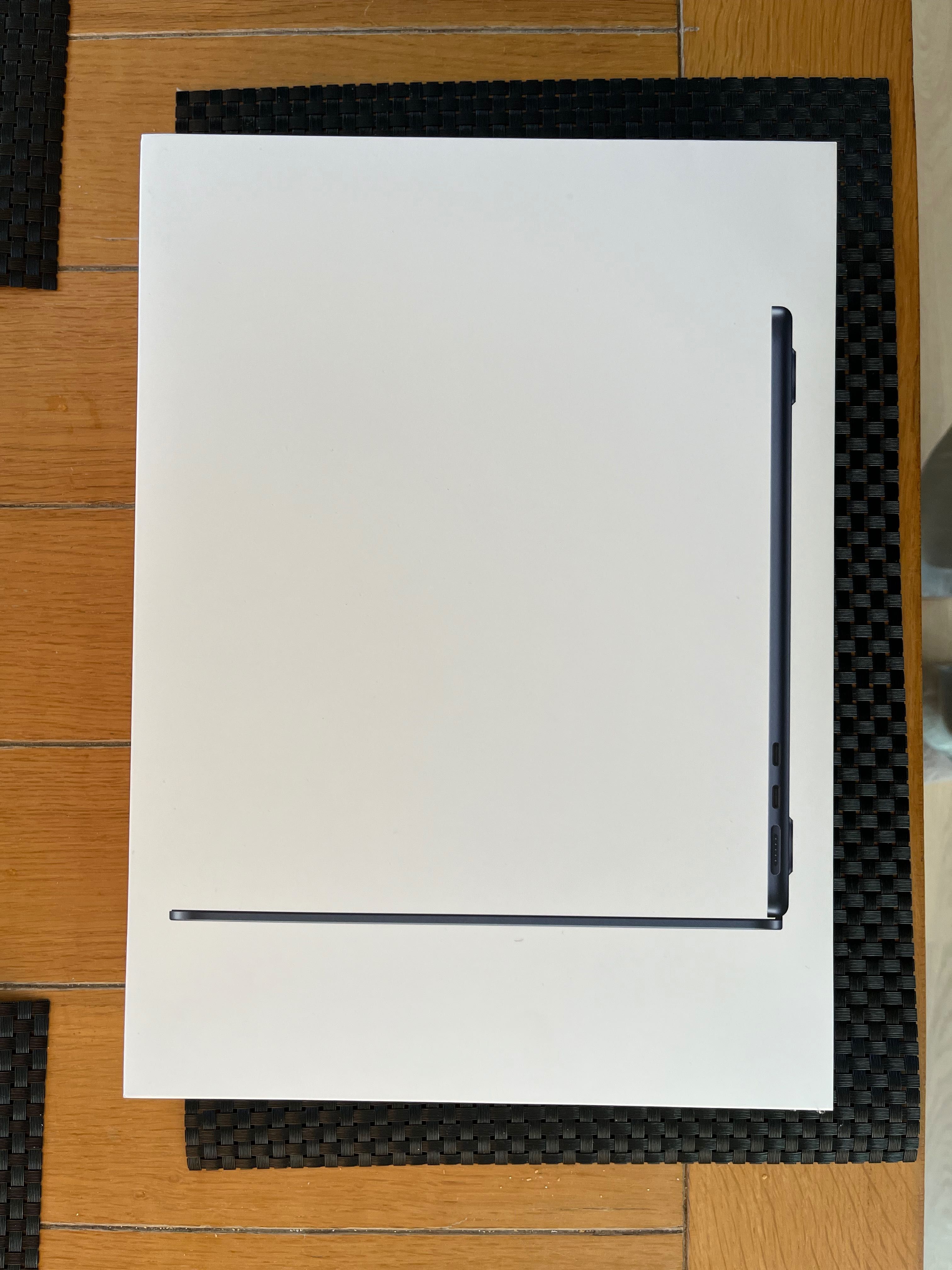 Vând Apple MacBook