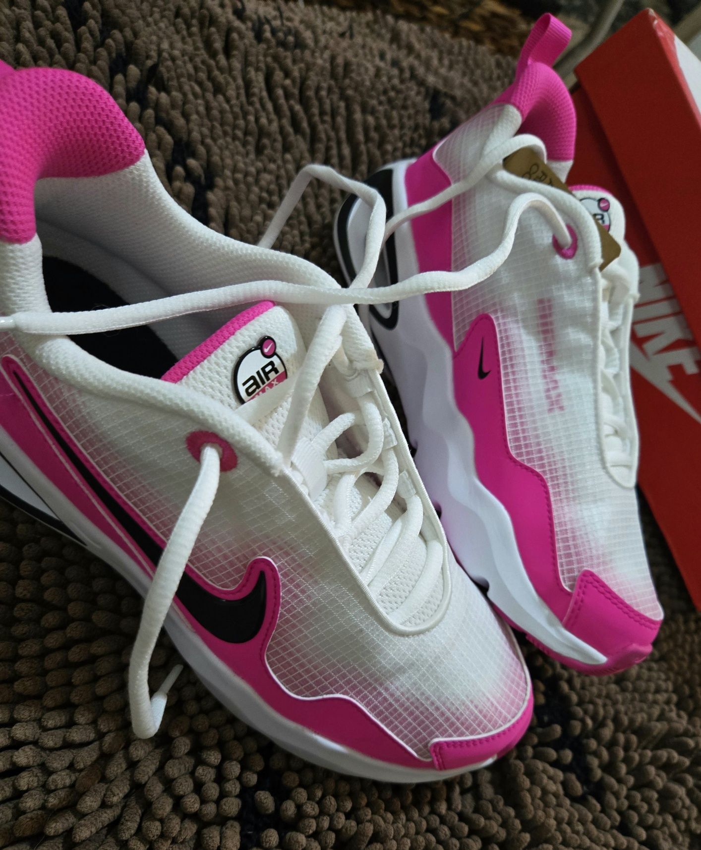 Nike Air Max Nova оригинални дамски сникърси нови 37.5 номер