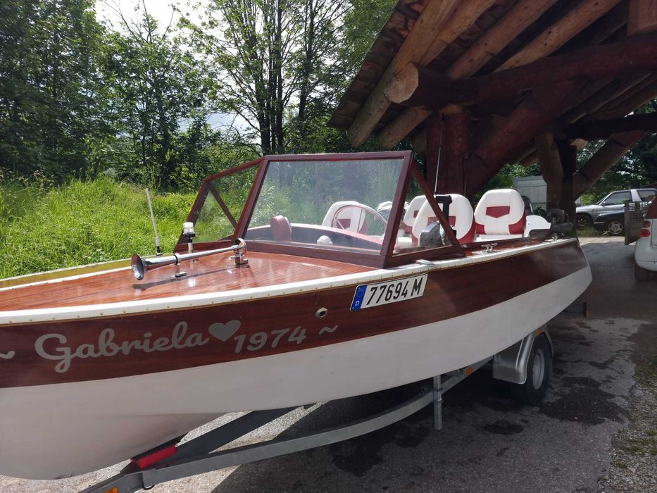 Vând Barca Tip Lotos ,motor Honda și trailer