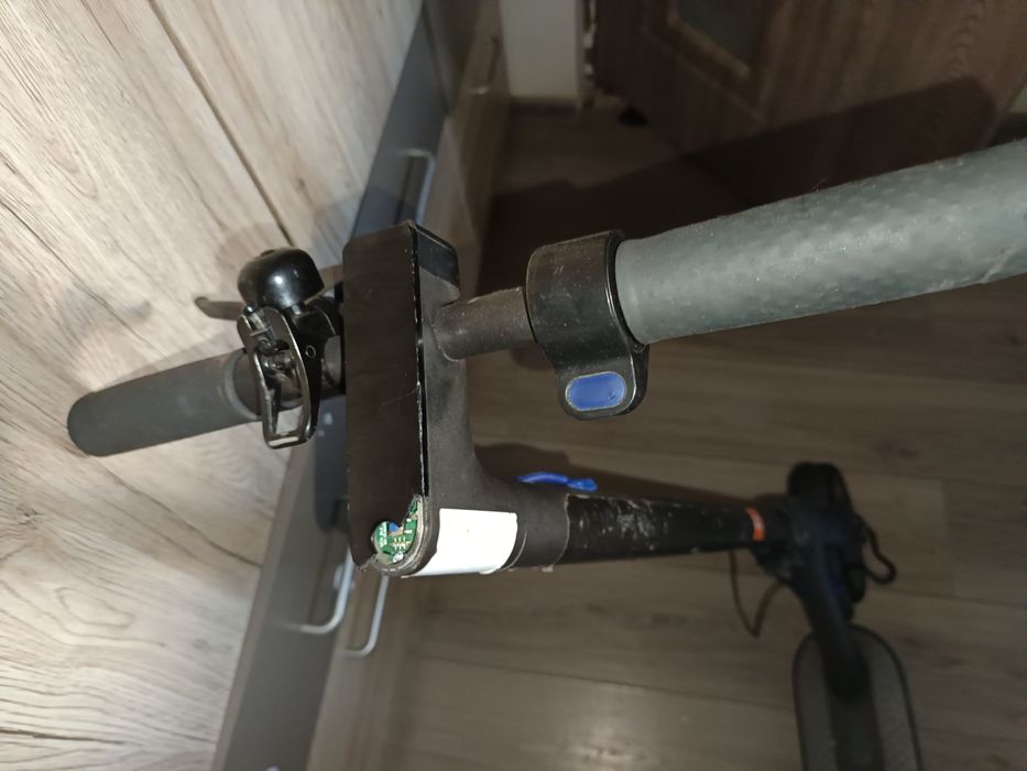 Vând trotineta Xiaomi mi 3