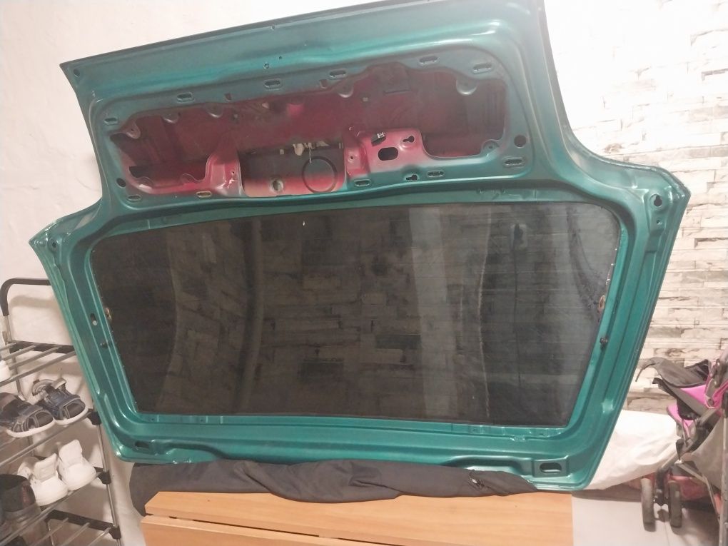 Гольф 3 задни стекло багажника