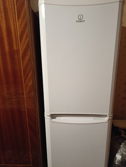 Холодильник двухкамерный Indesit