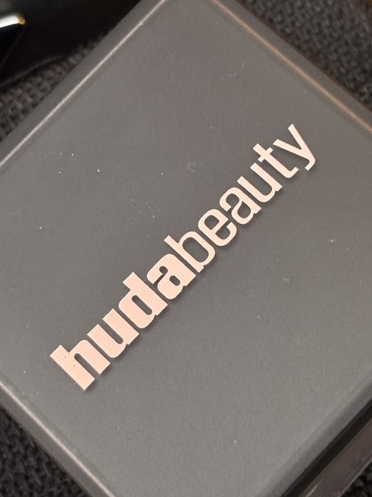 Huda beauty пудра