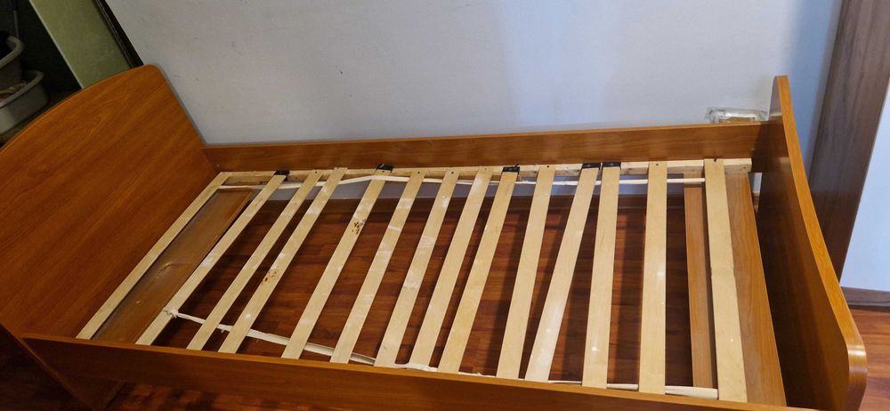 кровать без матраса