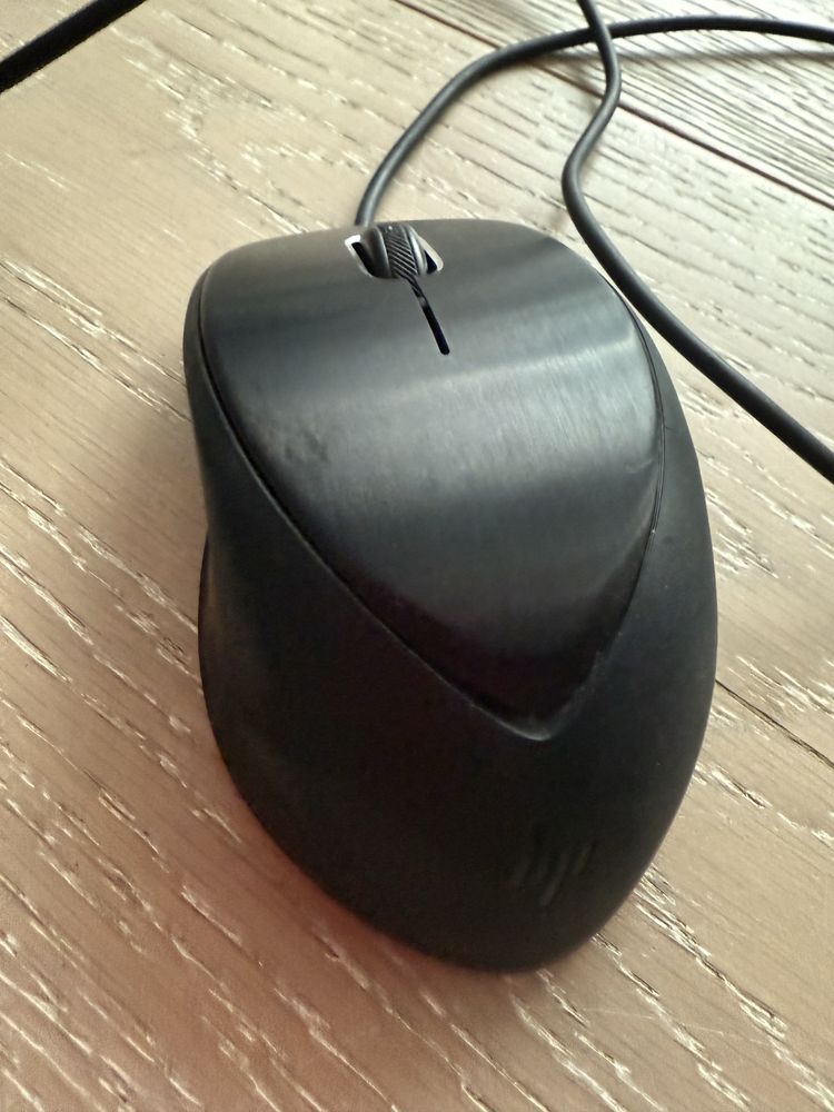 Mouse cu fir HP model ergonomic