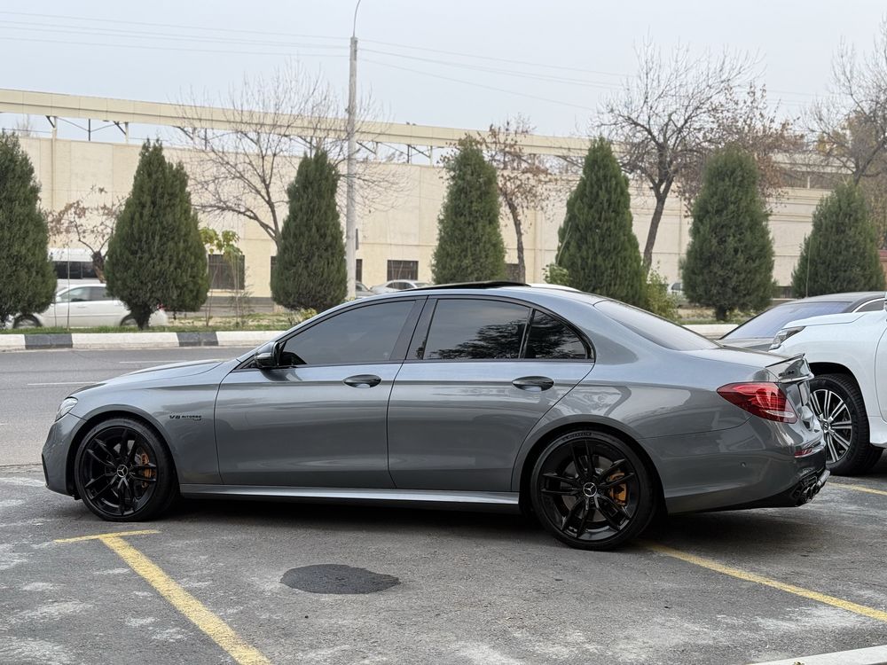 Mersedes benz E 5.3 AMG отлично состояние!!