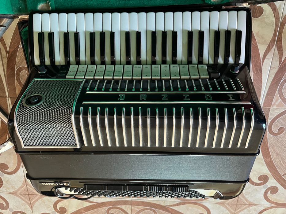 Електрически Акордеон Хонер / Hohner 120 баса