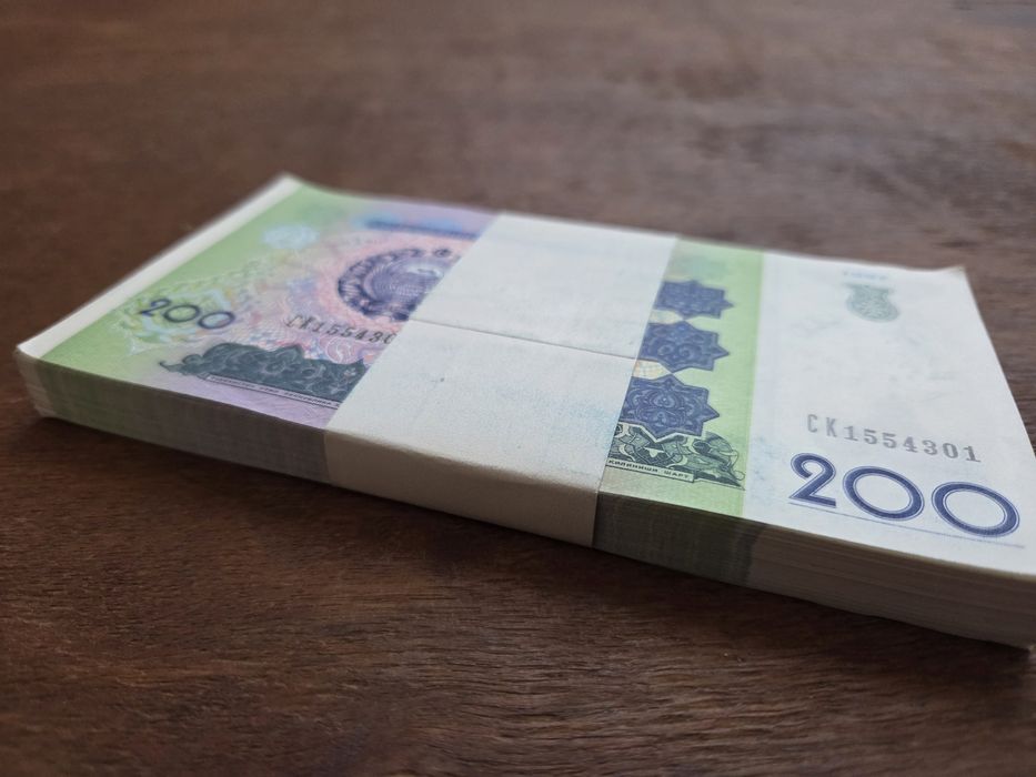 200 Сум пачка пресс
