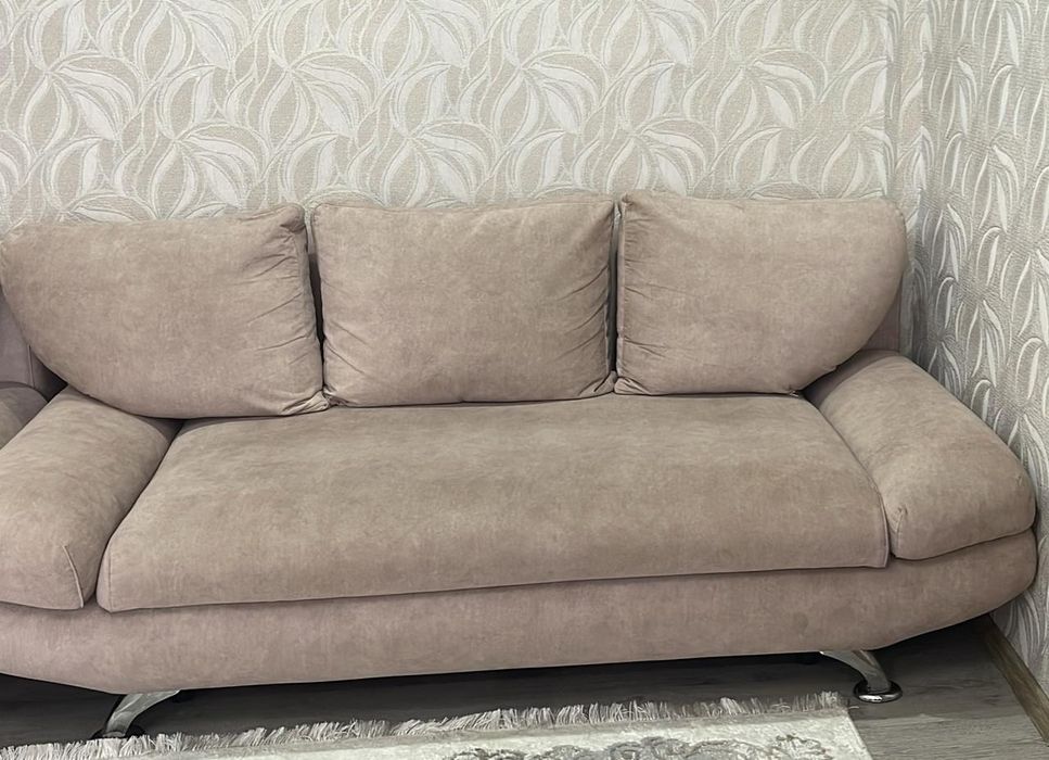 Продам диван с креслами