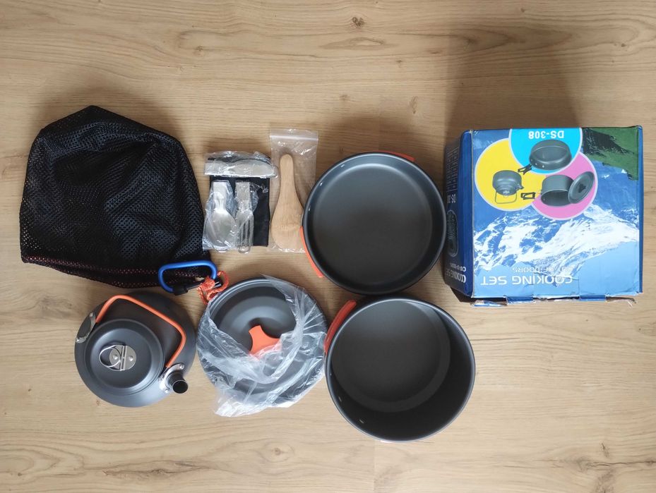 Set pentru camping, gatit in aer liber