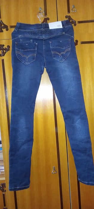 Чисто нови дънки за деца 12лв.бройката