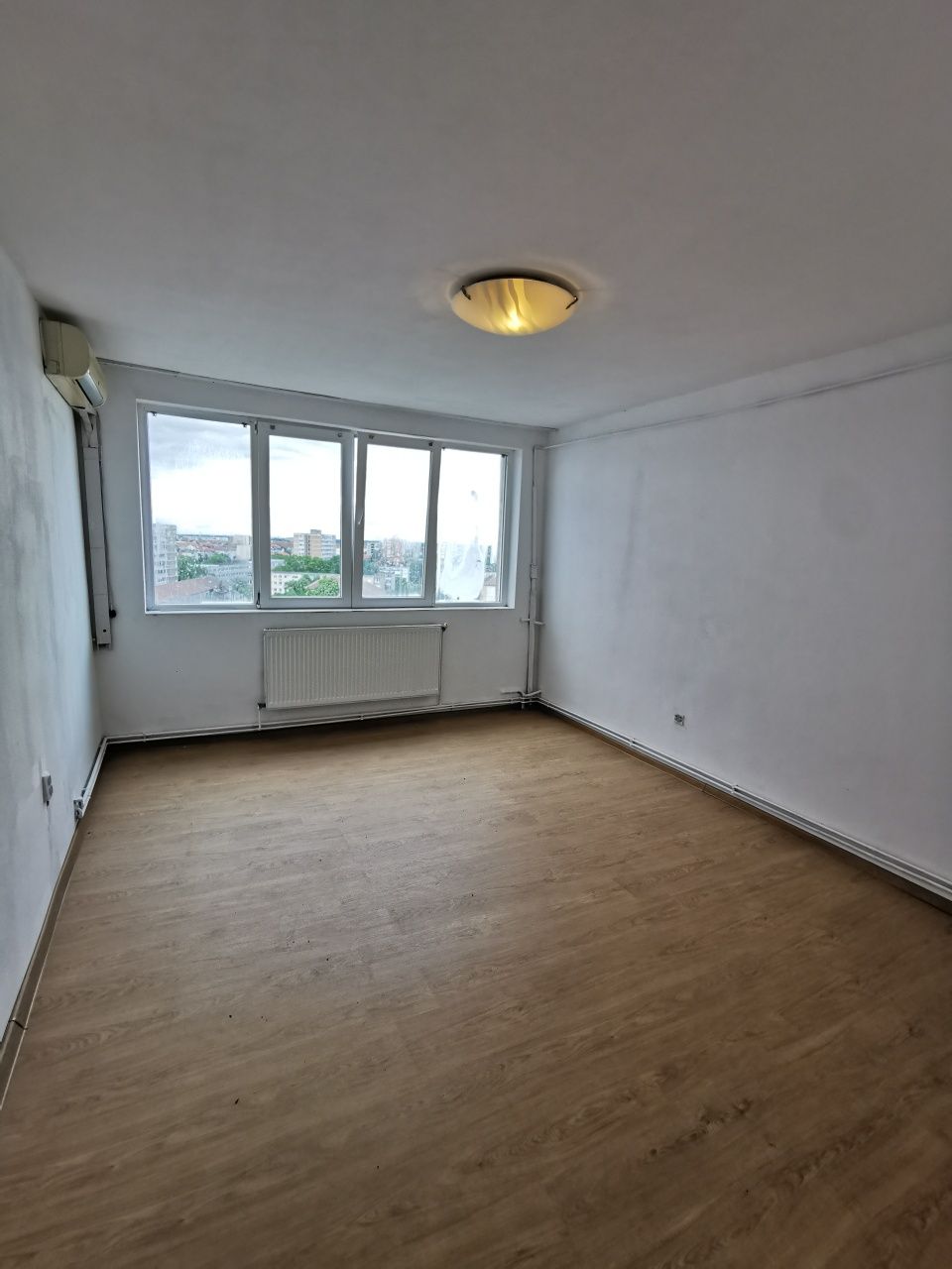 Apartament 3 camere decomandat Dacia-Cetății Et 10/10 lift boxa
