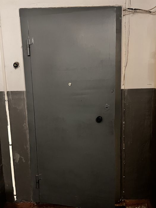 Входная железная дверь