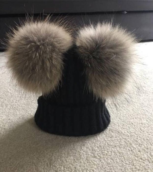 Шапка с две пухчета/ Дамска/ Детска