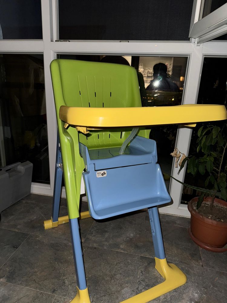 Scaun de masa bebelusi