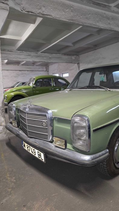 Mercedes-Benz w115 - 200D - 1976 Retromobil