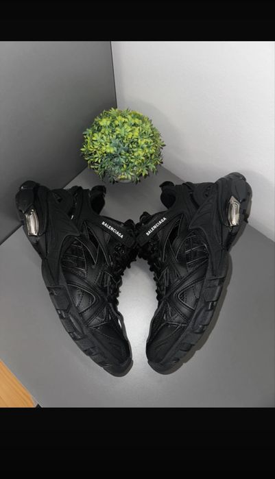 Balenciaga track black