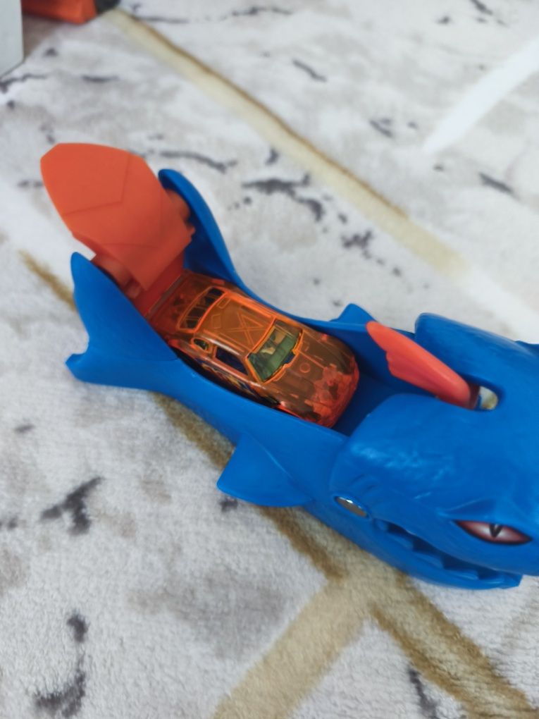Изстрелвачка- Акула "Hot wheels"City с количка Stockar