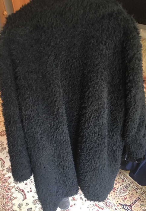 Женское пальто и брючный костюм