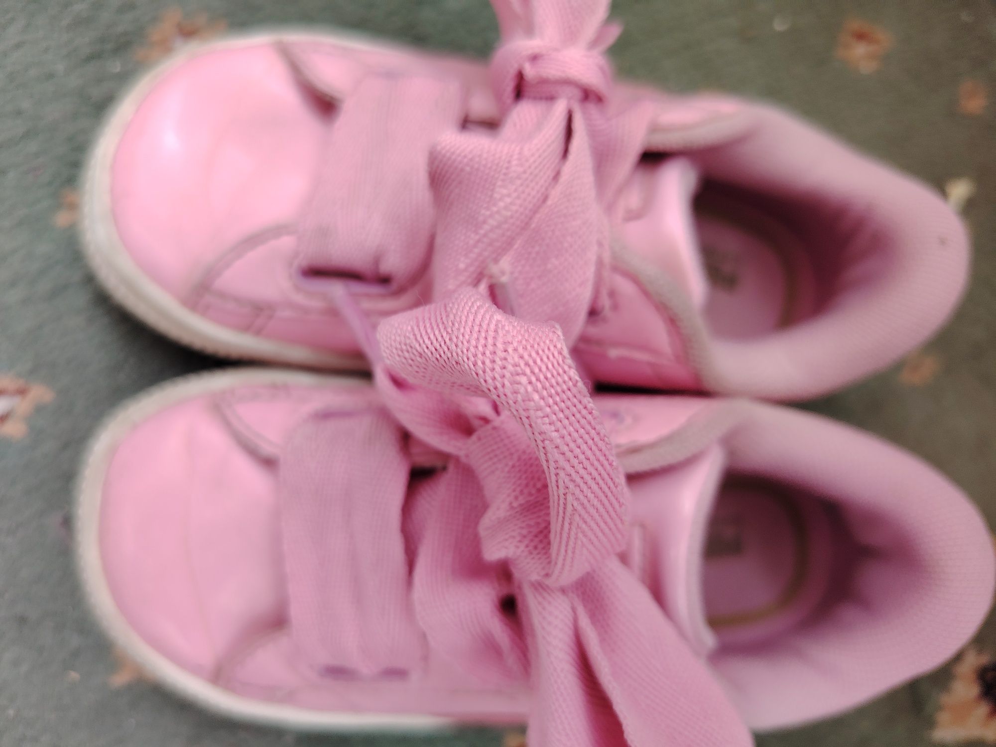 Детски лачени розови маратонки Puma