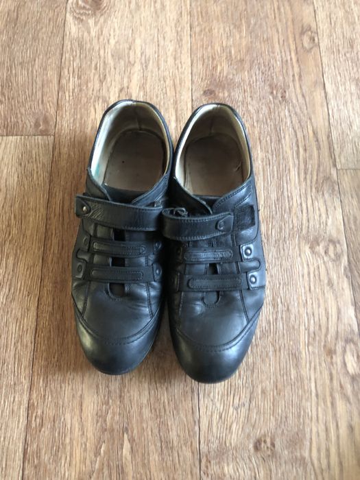 Продаю мужскую обувь