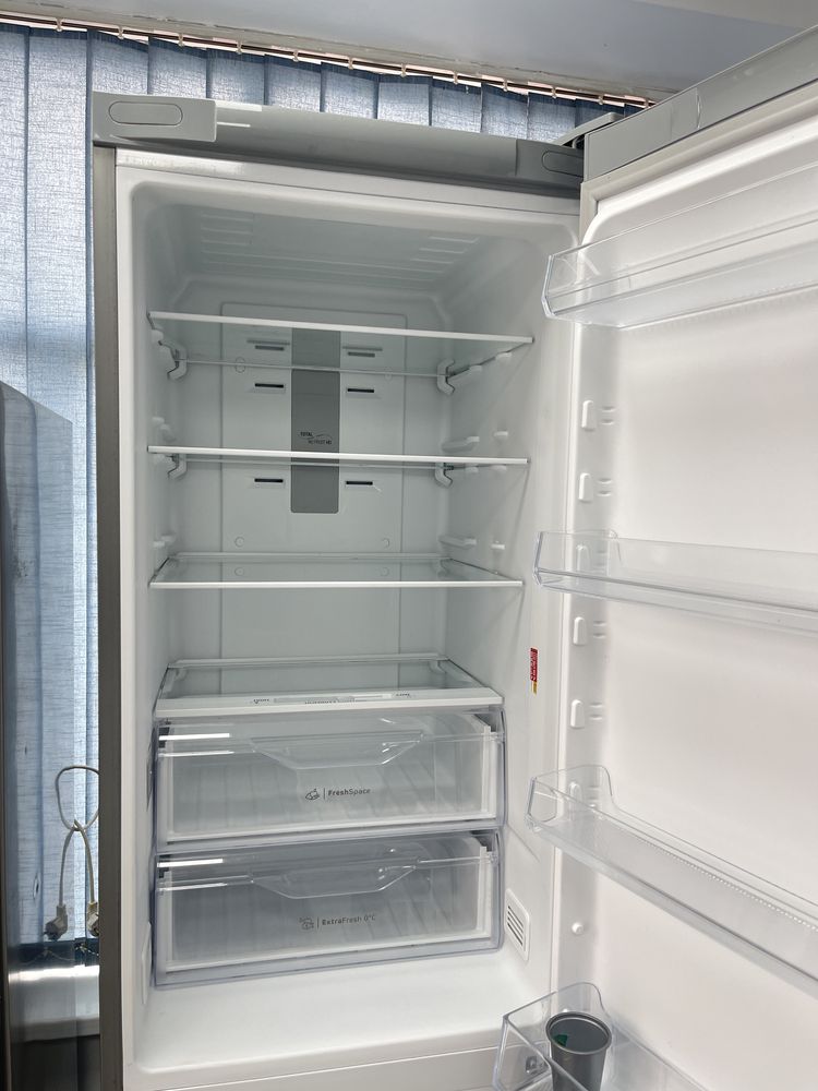 Frigider NoFrost Cu congelator