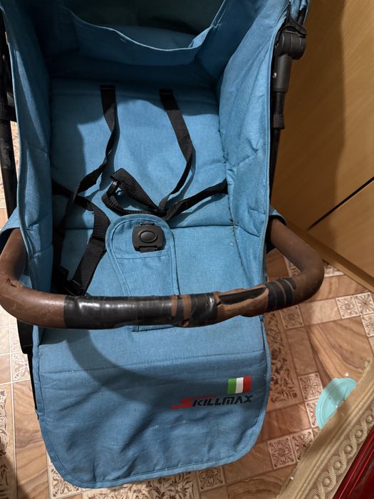 Продам прогулочную коляску уни