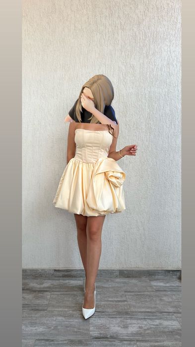 Официална къса рокля.