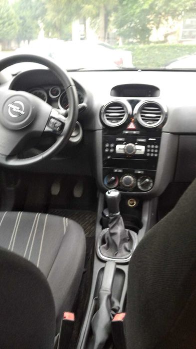 Opel Corsa 2010  .