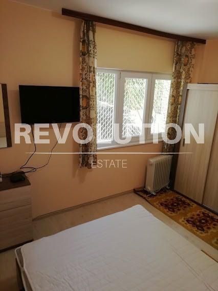 Дава се под наем Двустаен апартамент в Варна, Център - 55 кв.м за 350 € - Снимка #3